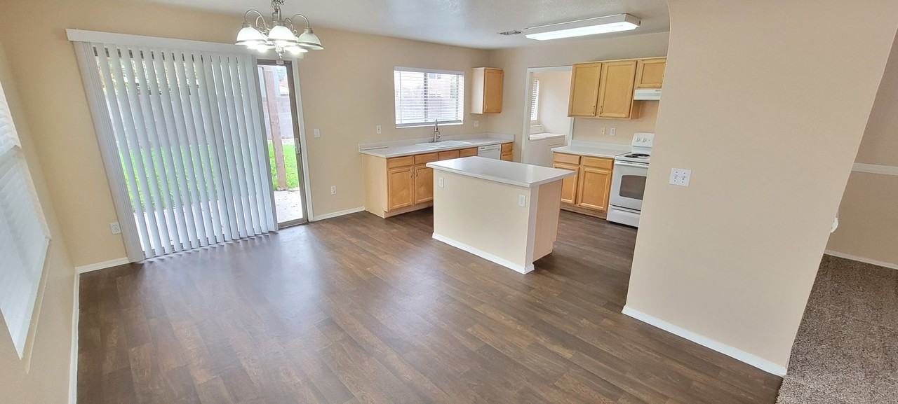 435 W Fabens Ln - Photo 4 of 24