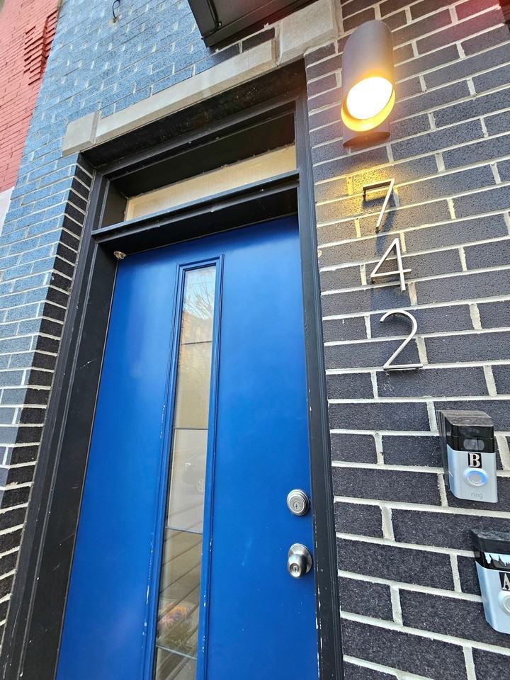 742 W Master St - Photo 3 of 50