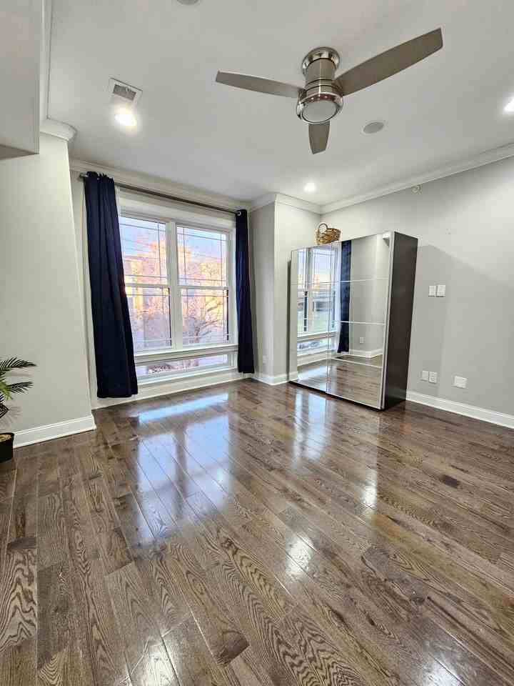 742 W Master St - Photo 5 of 50