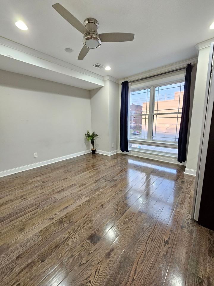 742 W Master St - Photo 7 of 50