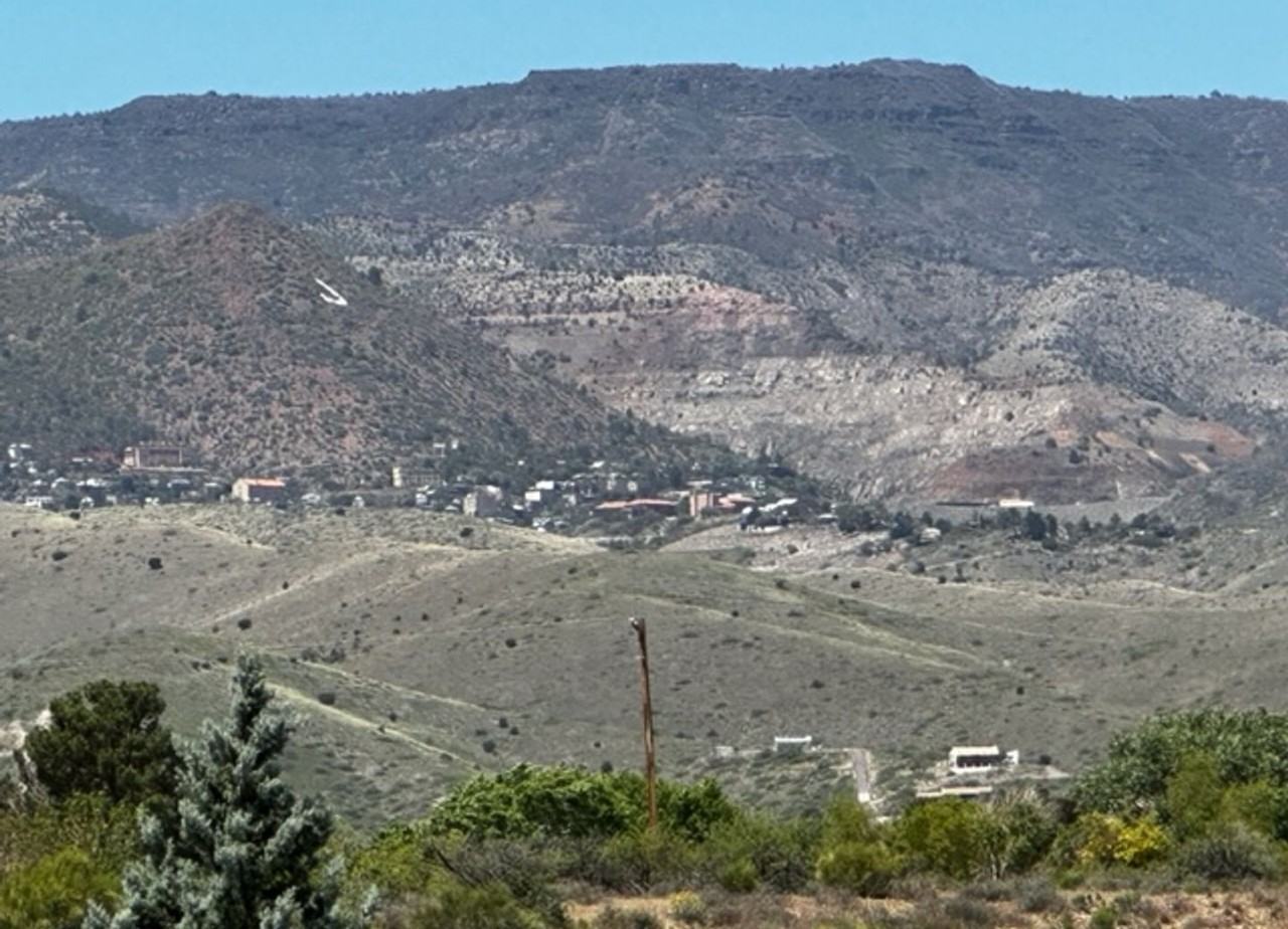 435 Kindra Heights Rd - Photo 2 of 20