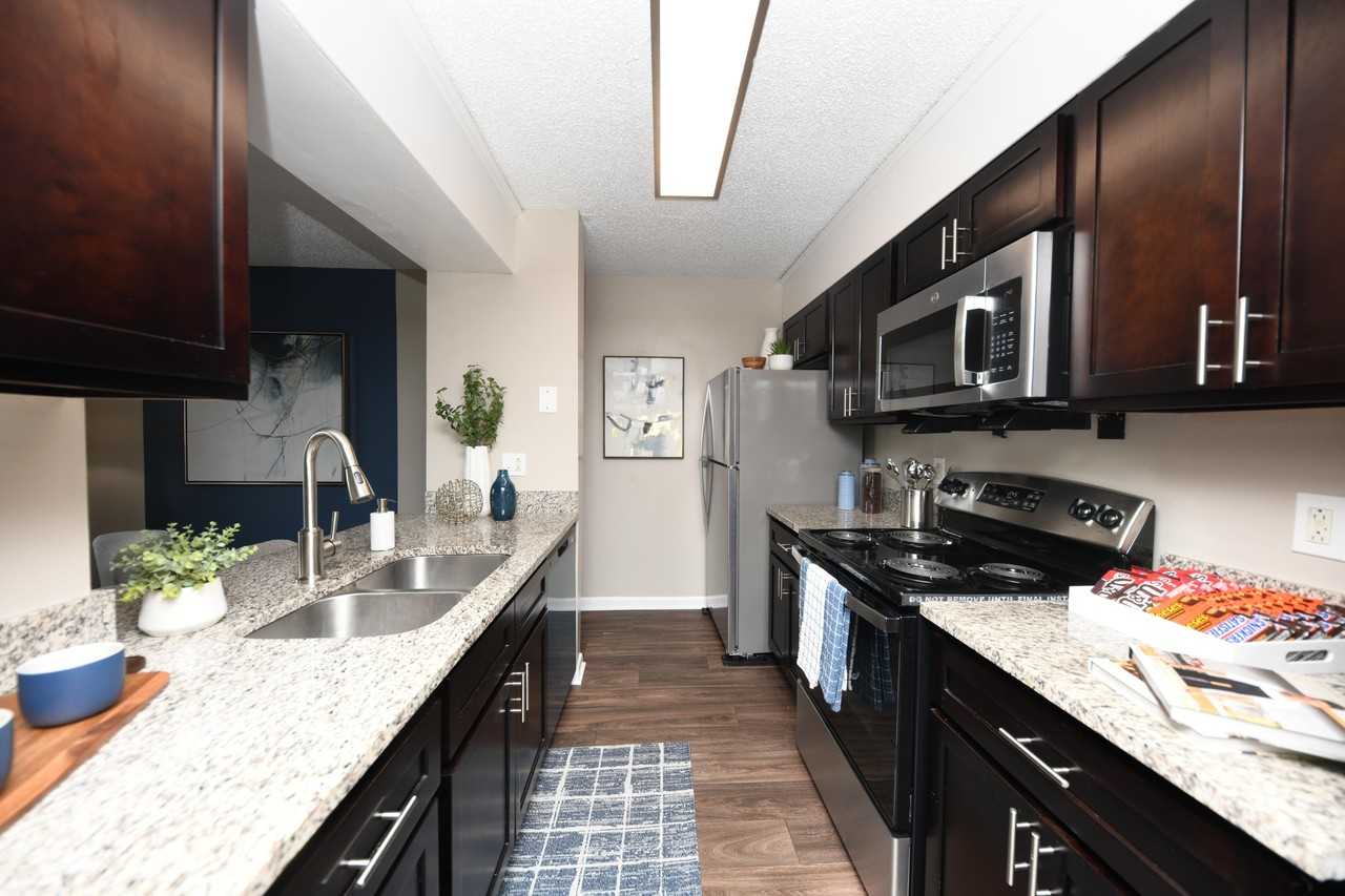 Views of Brentwood - Photo 4 of 40