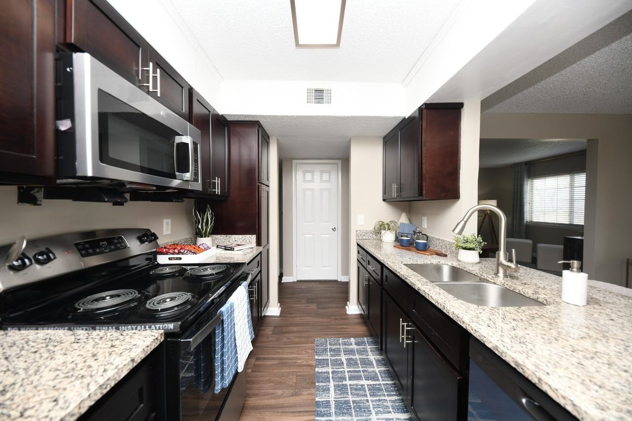 Views of Brentwood - Photo 6 of 40