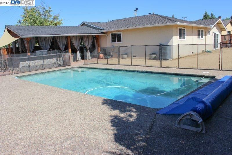 41444 Malcolmson St - Photo 3 of 17