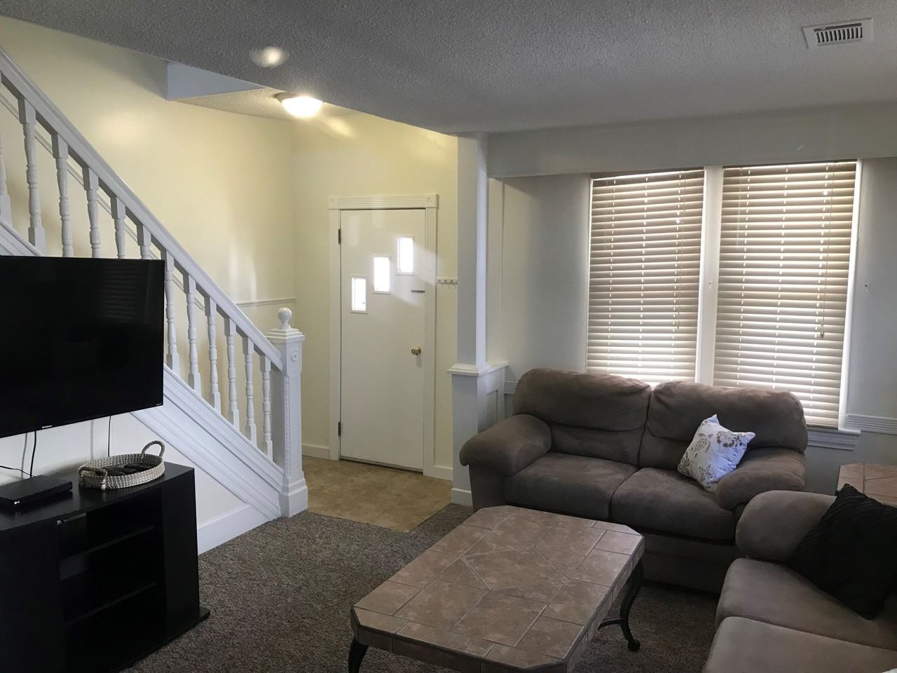 1025 Simpson Ave #1025B - Photo 4 of 21