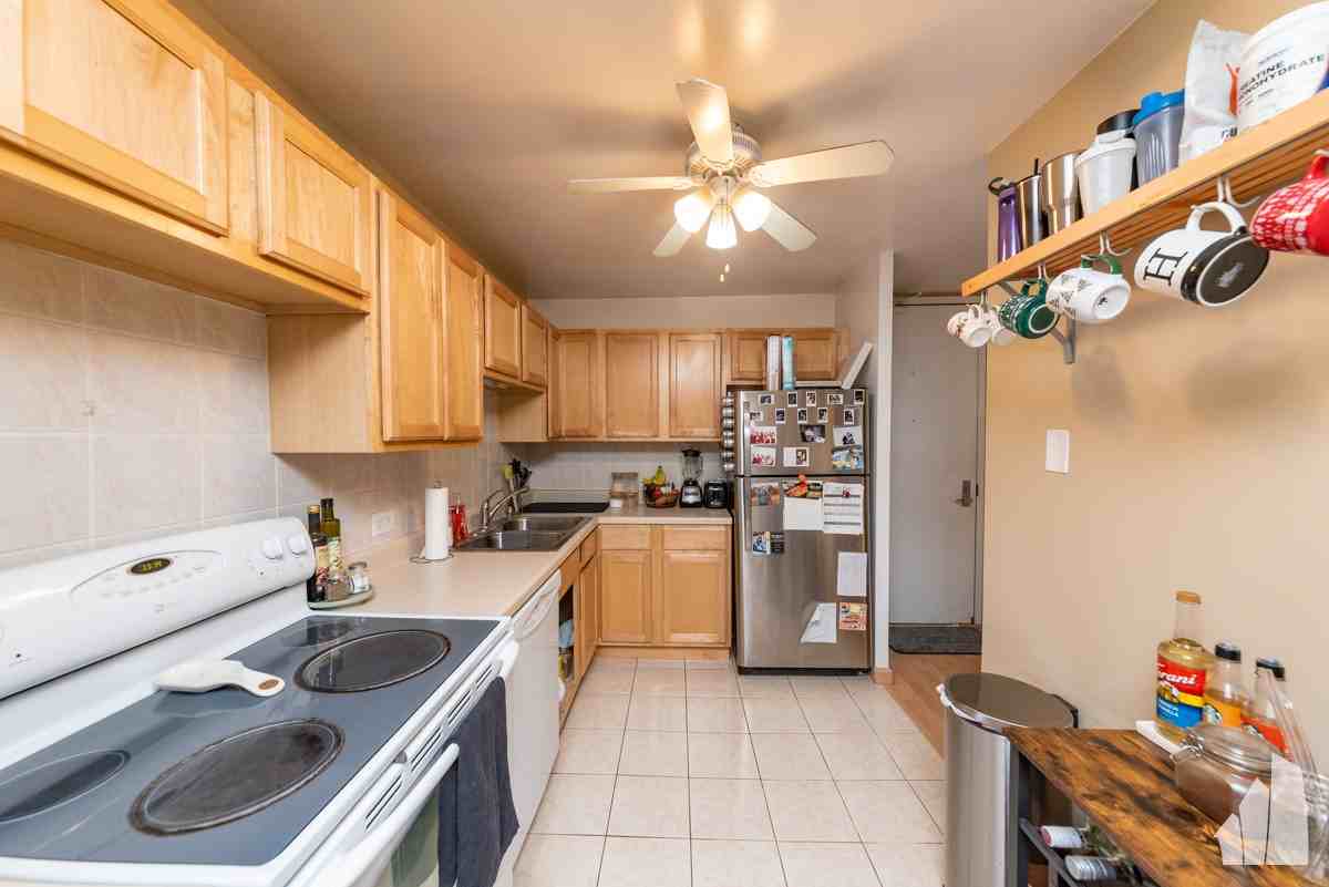 2020 N Lincoln Park W #2D - Photo 4 of 15