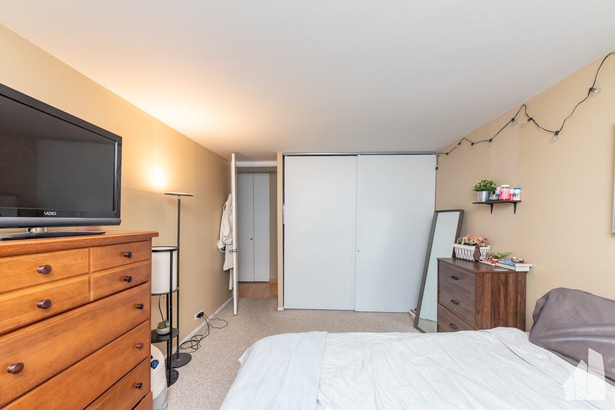 2020 N Lincoln Park W #2D - Photo 7 of 15