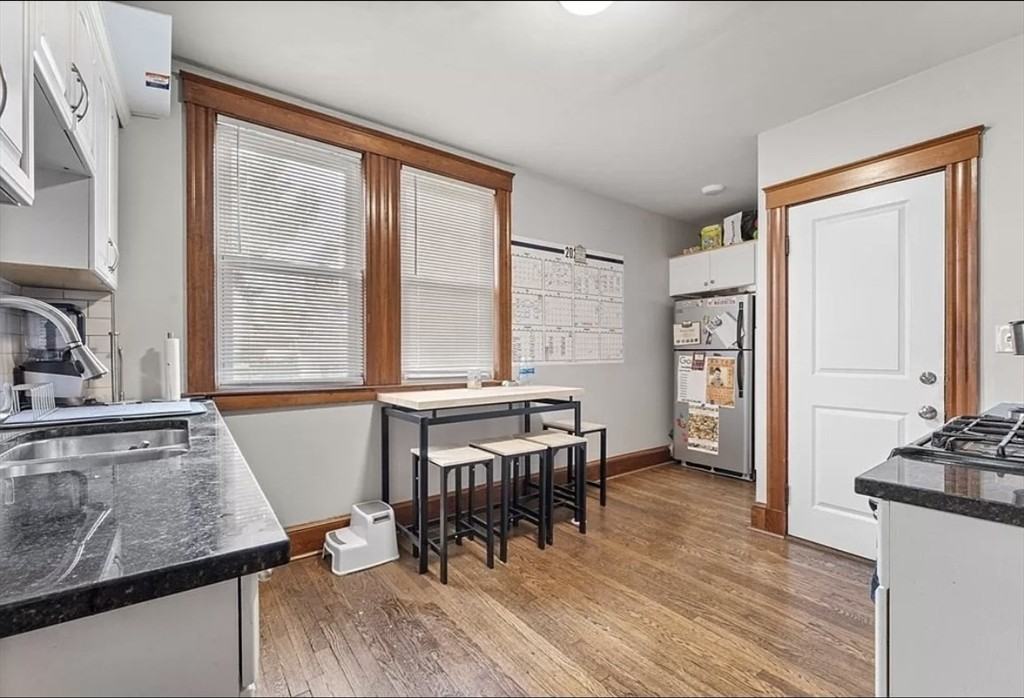 553 Gallivan Blvd #1 - Photo 3 of 11