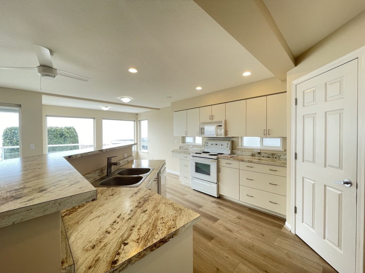 15392 Columbia Avenue - Photo 3 of 15