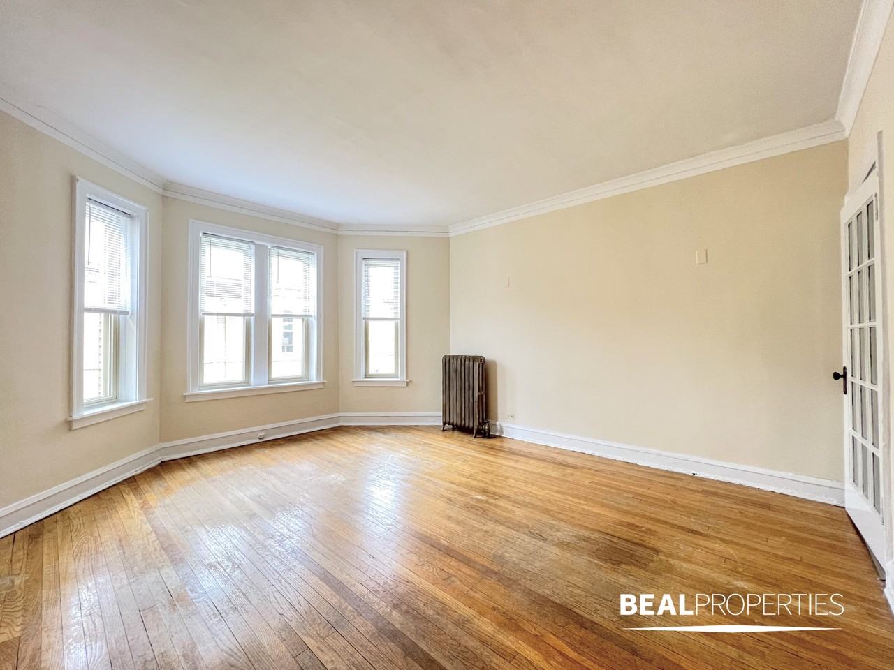 4233 N Paulina St - Photo 2 of 7