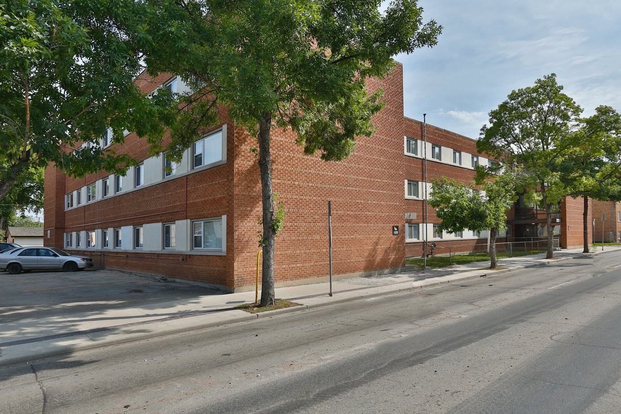 West Wood Apartments 775 & 775 Ellice Ave, Winnipeg, MB R3G 0B7 Zumper