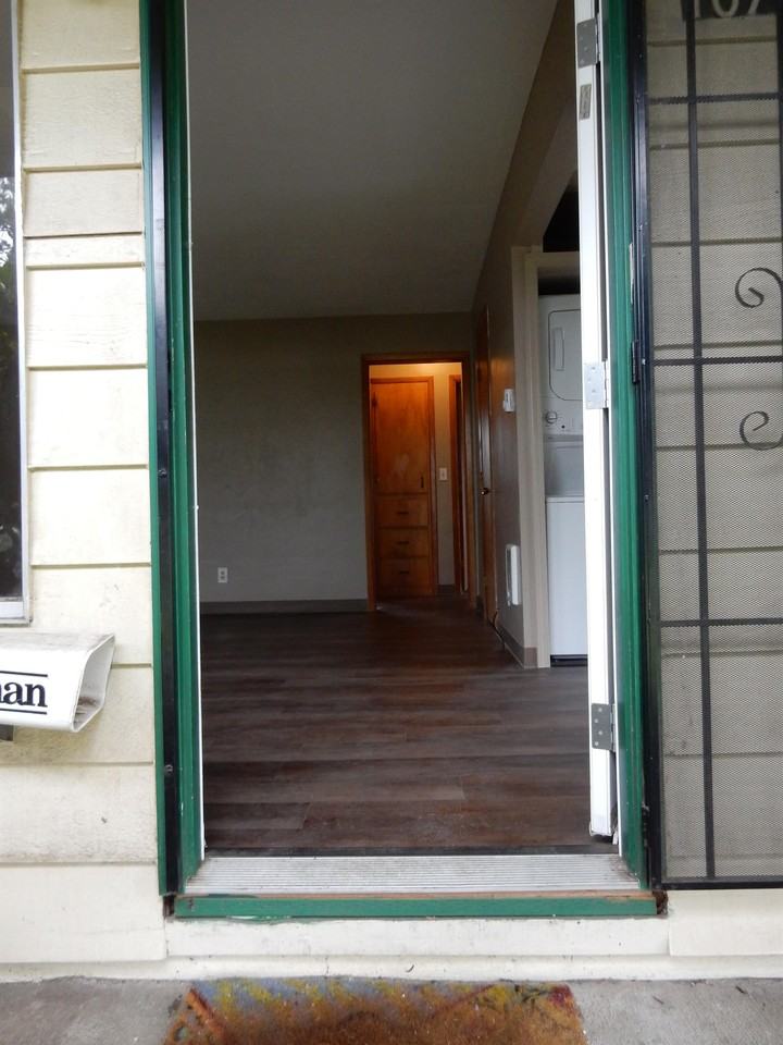 1072 Clearview Ave Ne #1072 - Photo 2 of 16