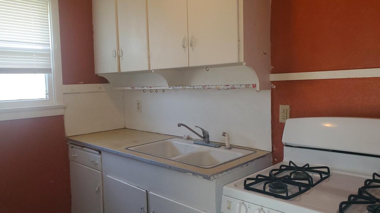 1226 N 13th St #1 - Photo 2 of 12