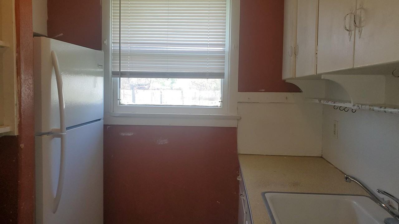 1226 N 13th St #1 - Photo 3 of 12