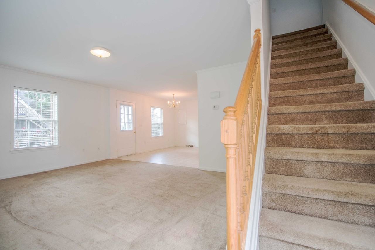 320 Raymond St - Photo 2 of 21