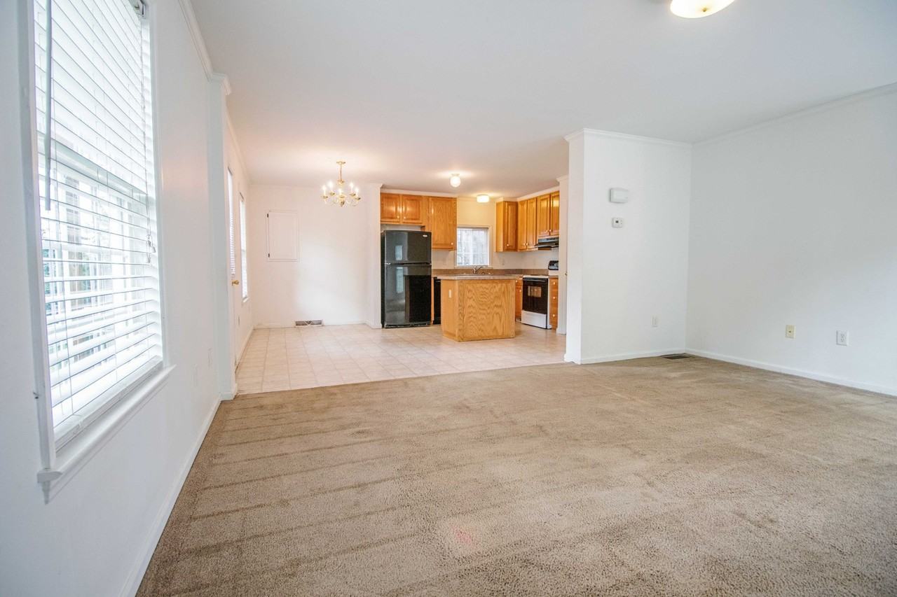 320 Raymond St - Photo 3 of 21