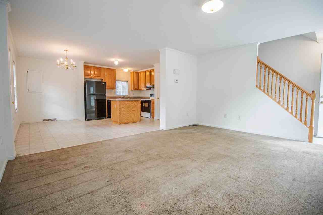 320 Raymond St - Photo 4 of 21