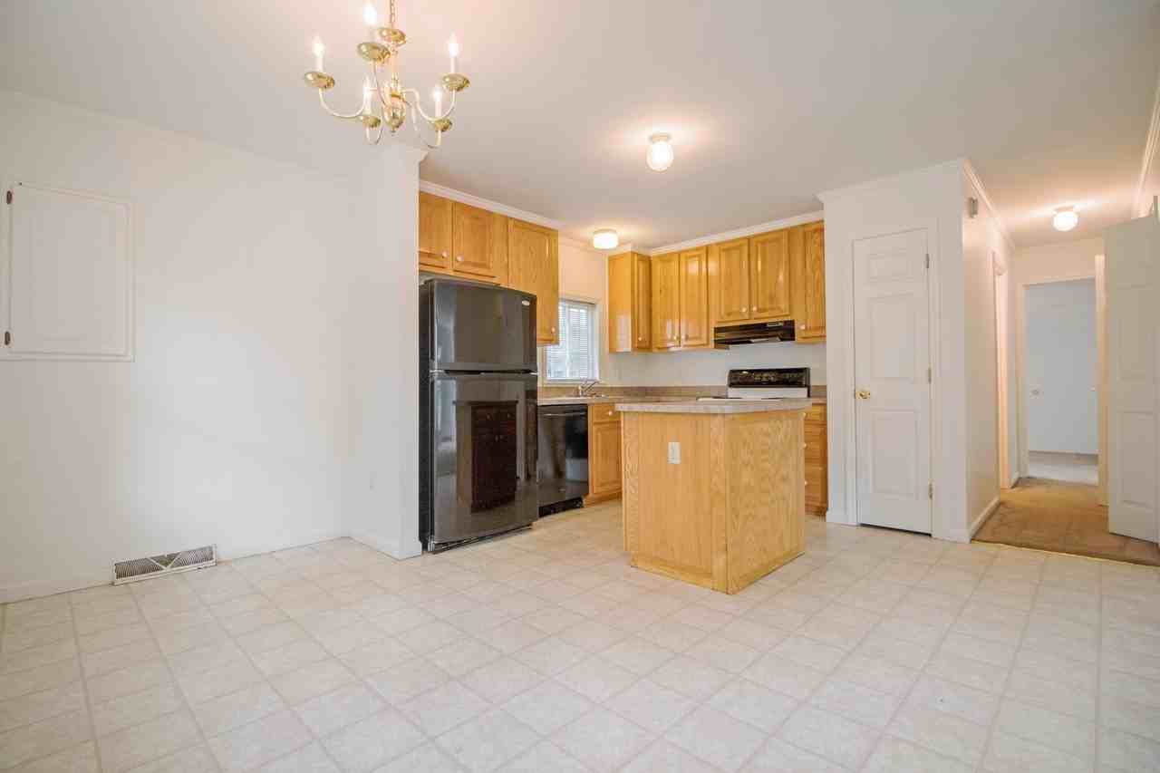 320 Raymond St - Photo 5 of 21