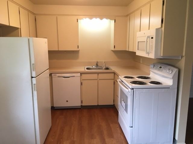 1318 S Ivy St - Photo 4 of 9