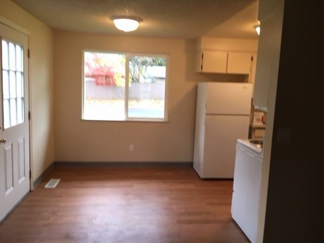 1318 S Ivy St - Photo 5 of 9