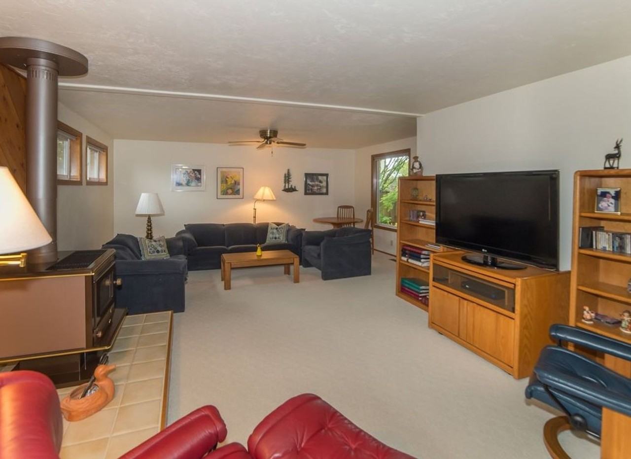 1981 Margaret St - Photo 2 of 16