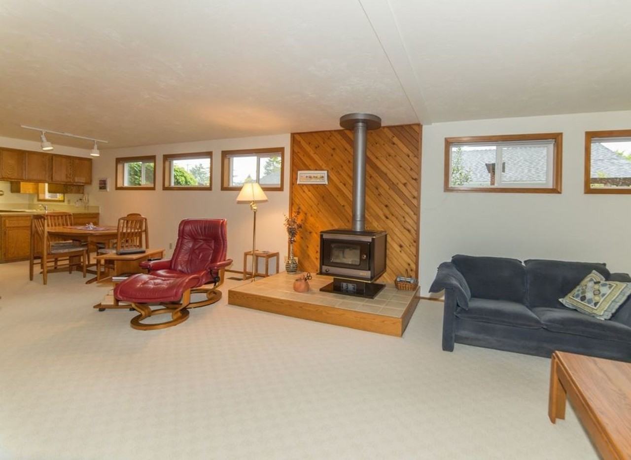 1981 Margaret St - Photo 4 of 16