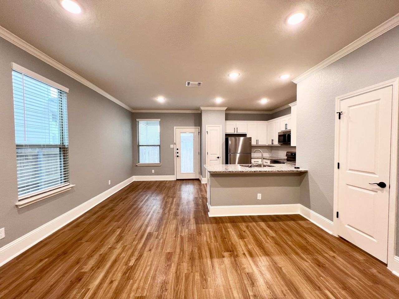 10331 Lynwood Br #102 - Photo 5 of 29