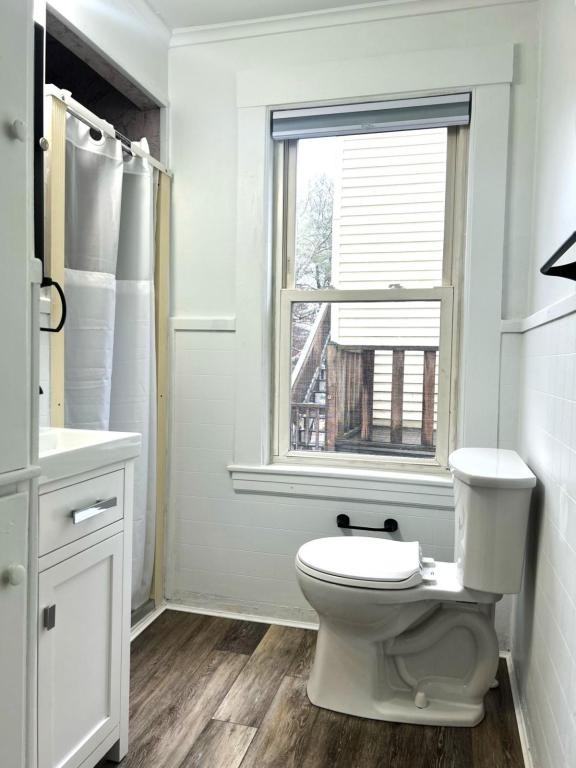 101 Brook St Apt B - Photo 5 of 10
