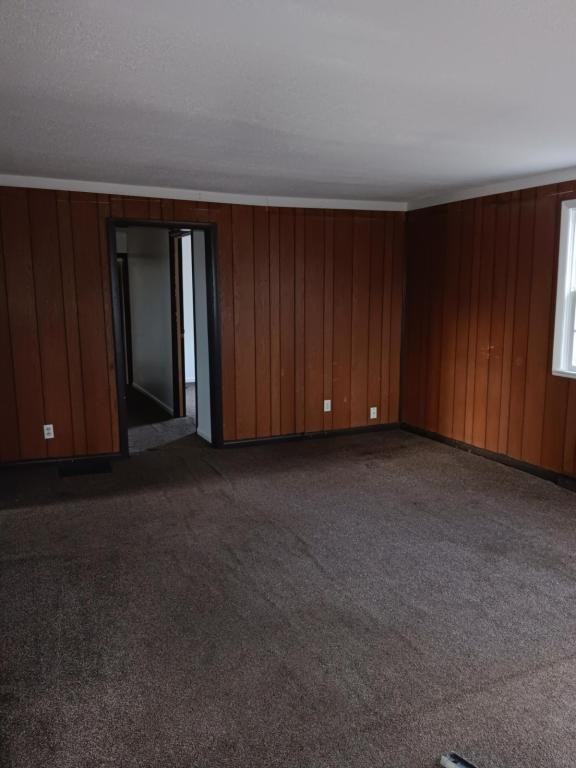 437 Idylwild St Ne - Photo 2 of 9