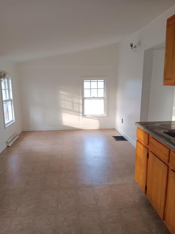 437 Idylwild St Ne - Photo 3 of 9