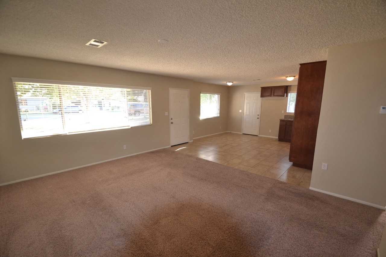 26644 Cypress St - Photo 2 of 10