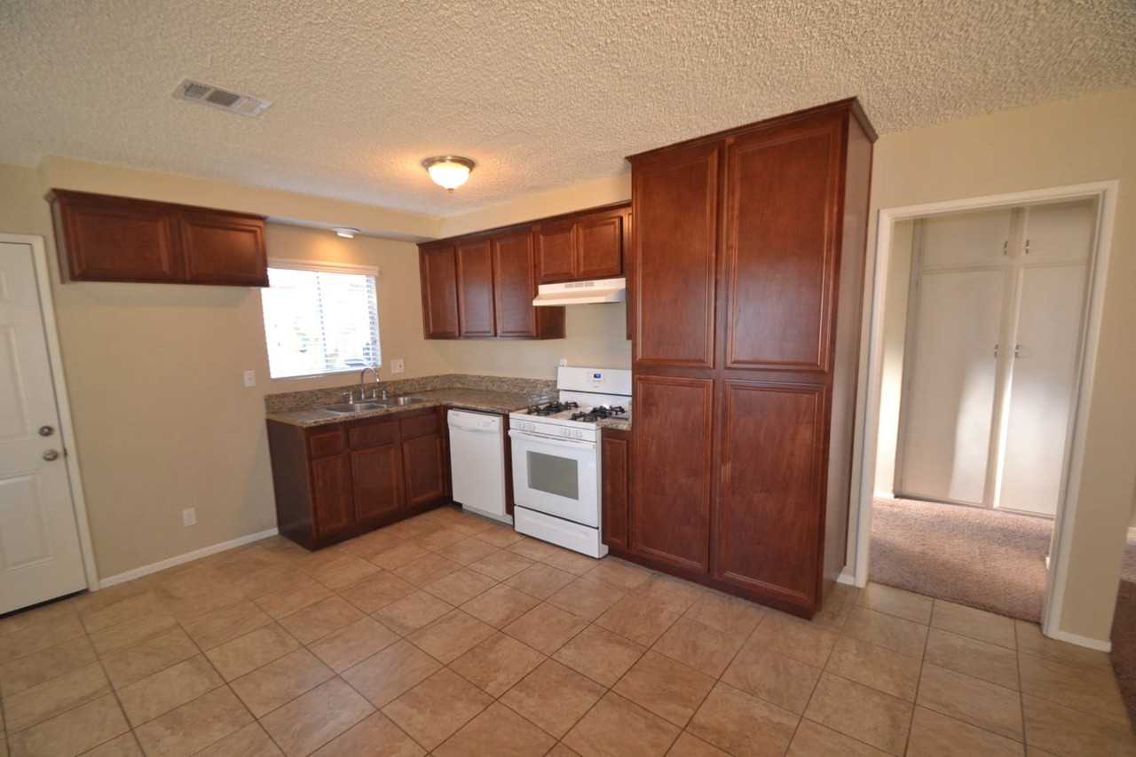 26644 Cypress St - Photo 3 of 10