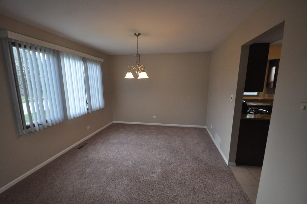 675 Vermont Rd - Photo 3 of 10