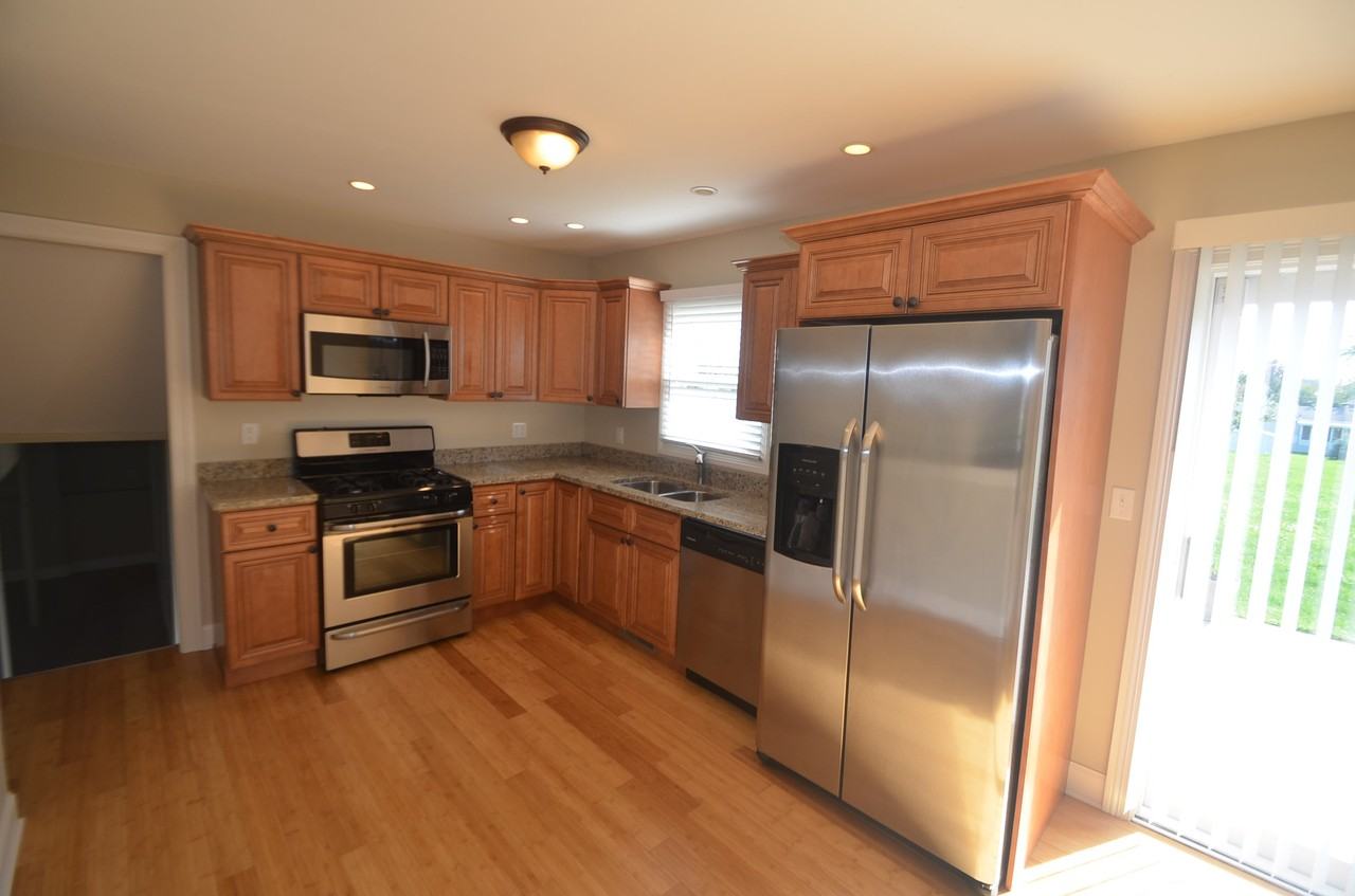 814 Melrose St - Photo 3 of 5