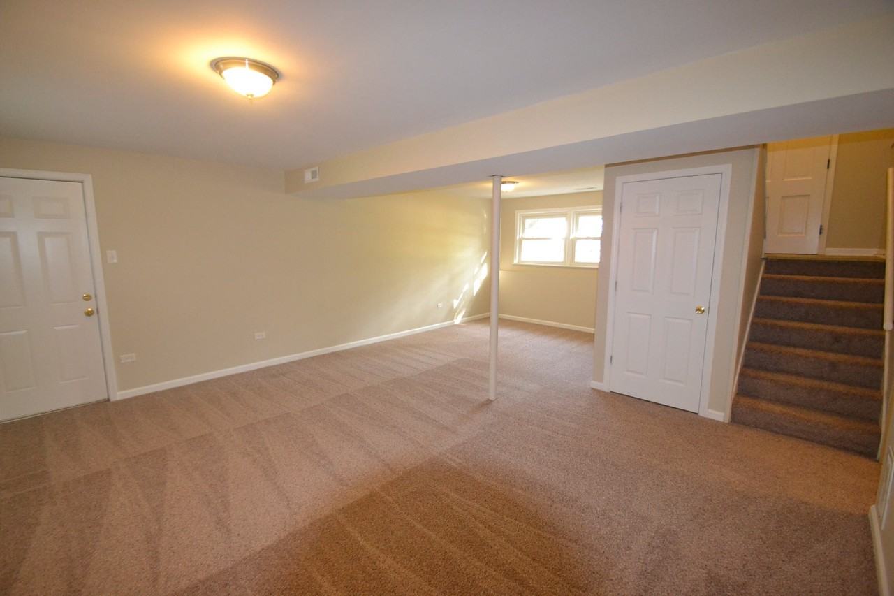 809 Oak St - Photo 2 of 5