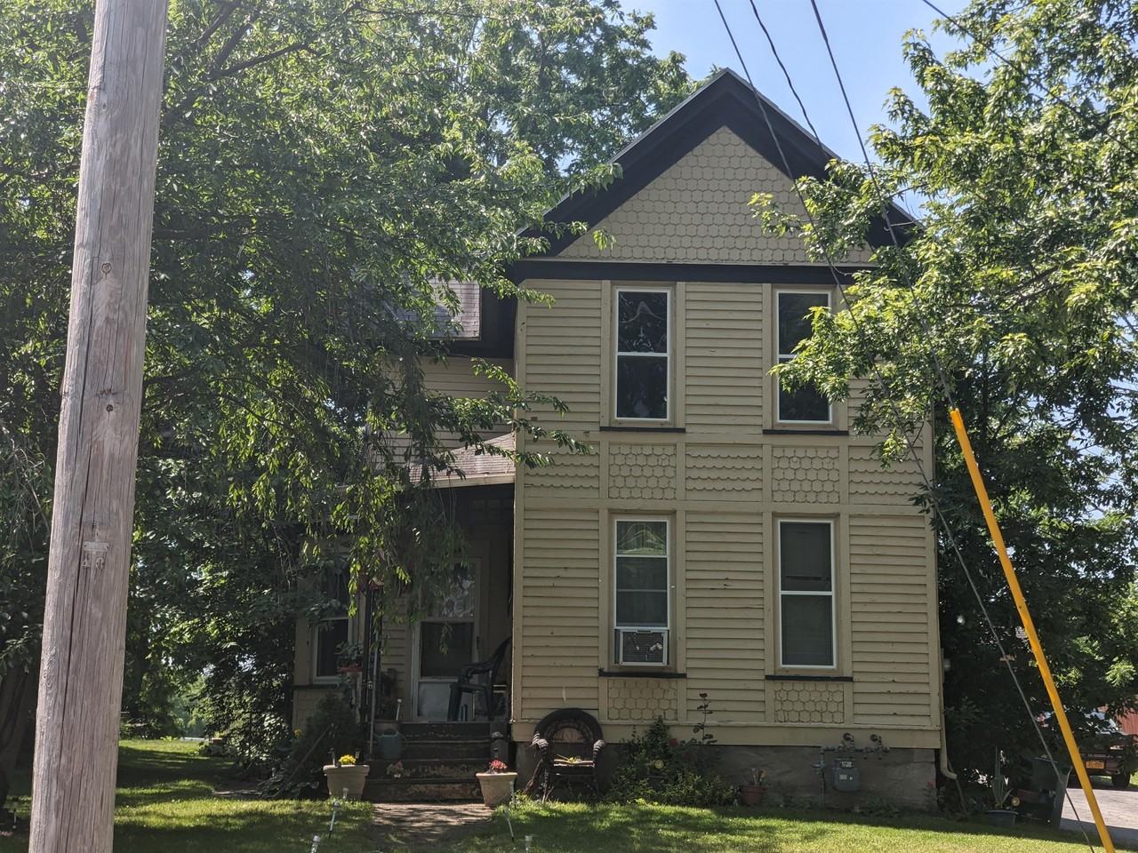 41 Maple St - Photo 2 of 6