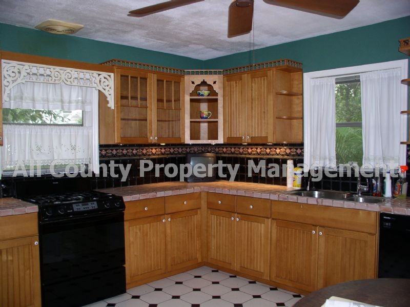 211 21st Ave S - Photo 2 of 8