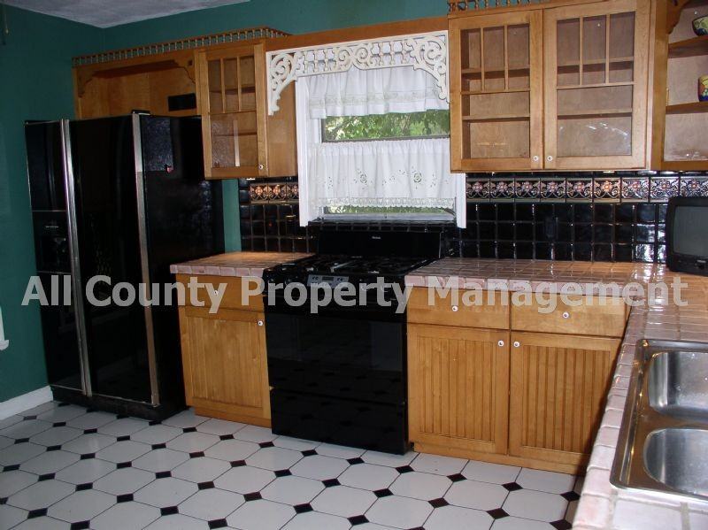 211 21st Ave S - Photo 3 of 8