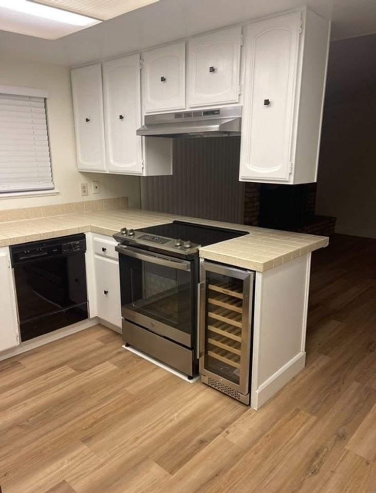 1760 Kings Row - Photo 3 of 20