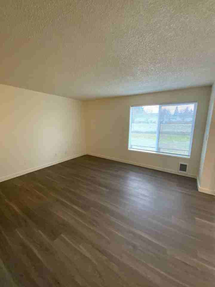 404 27th St SE - Photo 2 of 12