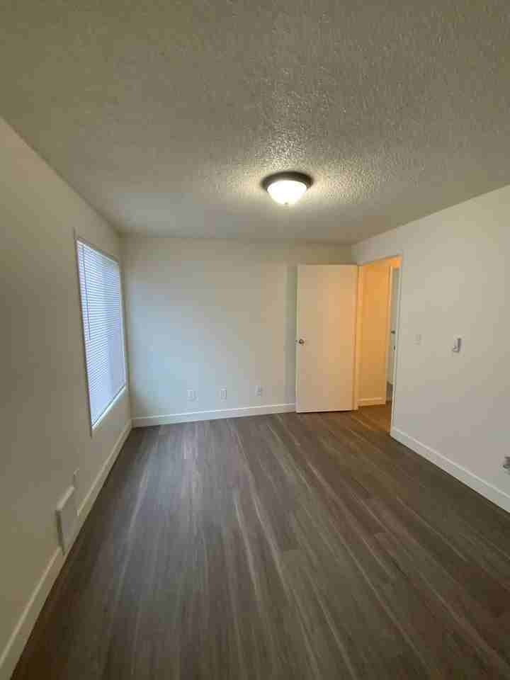 404 27th St SE - Photo 3 of 12