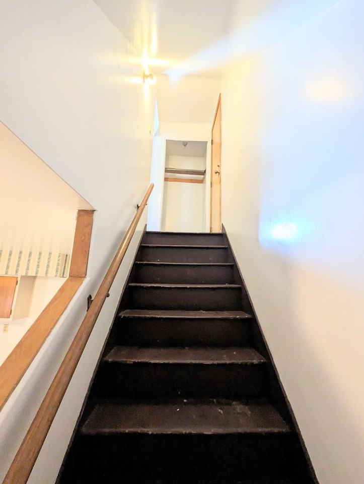 115 / 7 Midland Ave - Photo 3 of 8