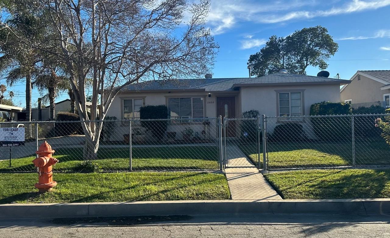 25015 Union St - Photo 2 of 15