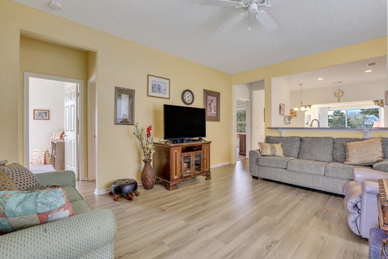 16 Plum Ct - Photo 5 of 36
