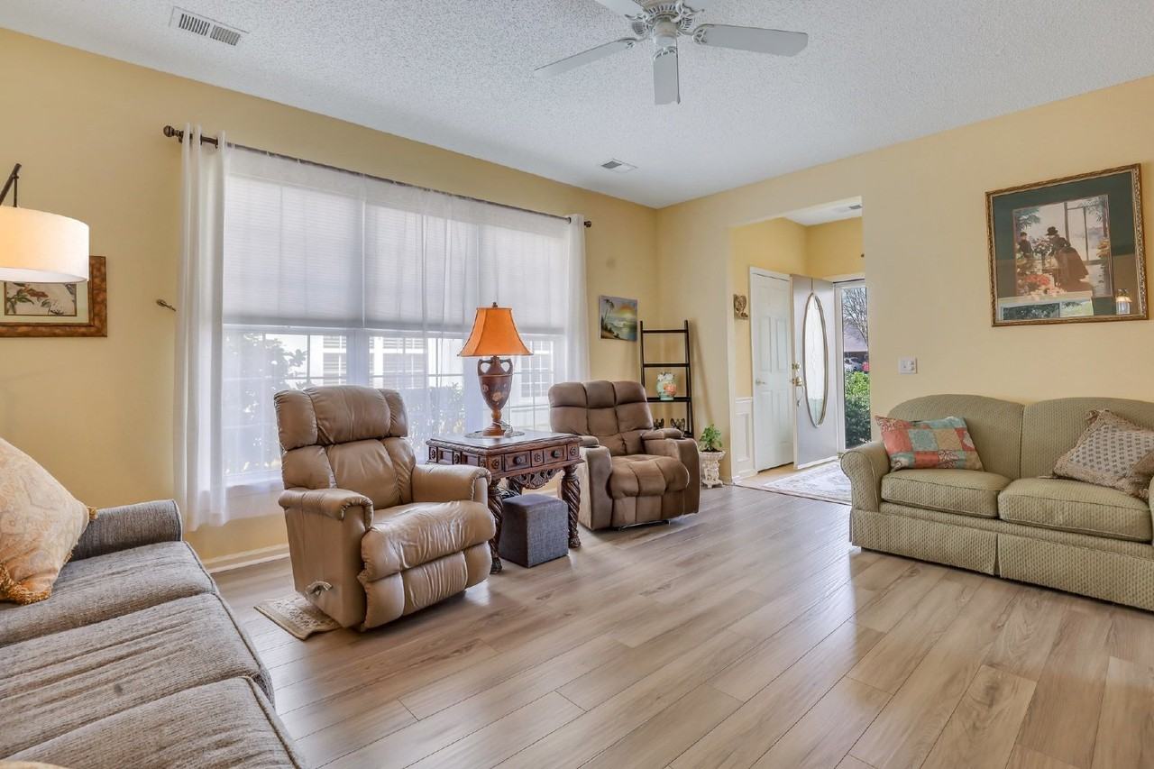 16 Plum Ct - Photo 7 of 36