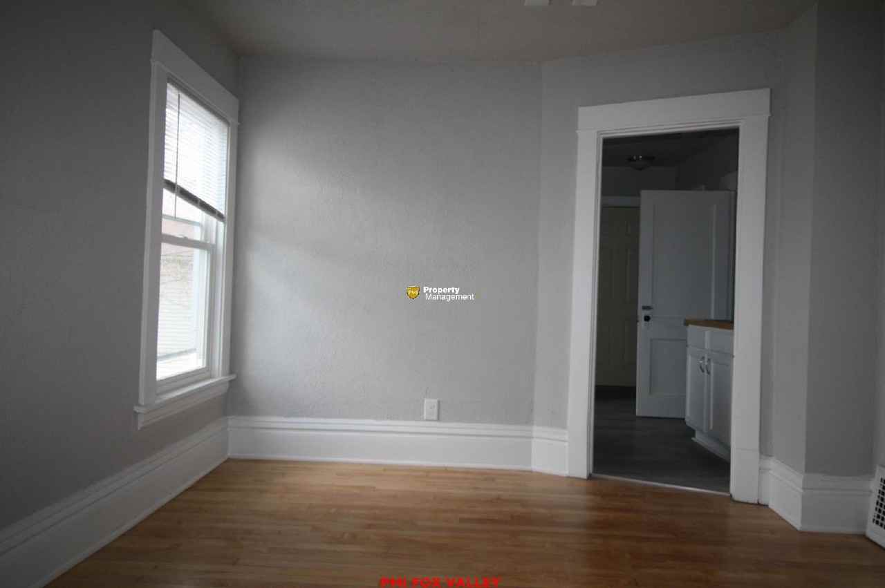 102 W Irving Ave - Photo 4 of 25