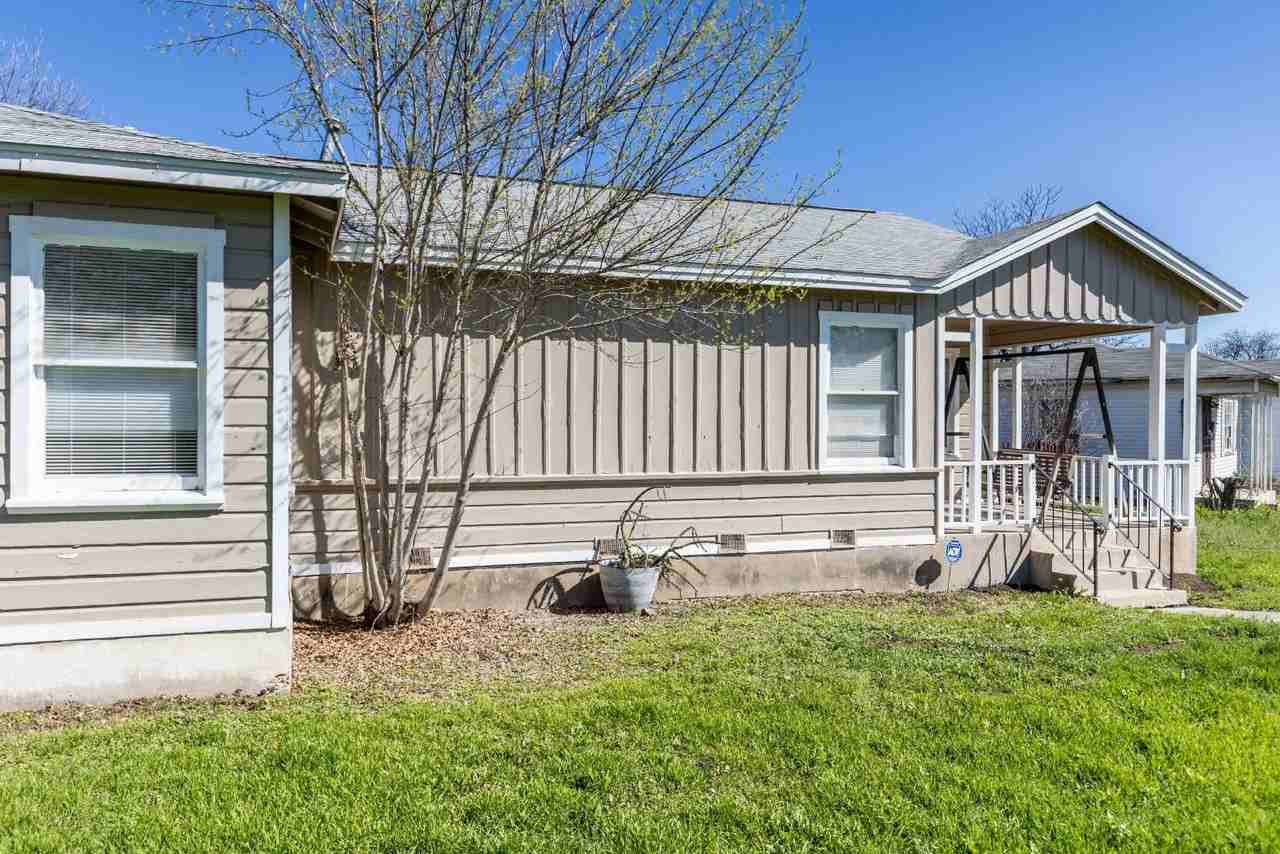 461 Westminster Ave - Photo 3 of 36