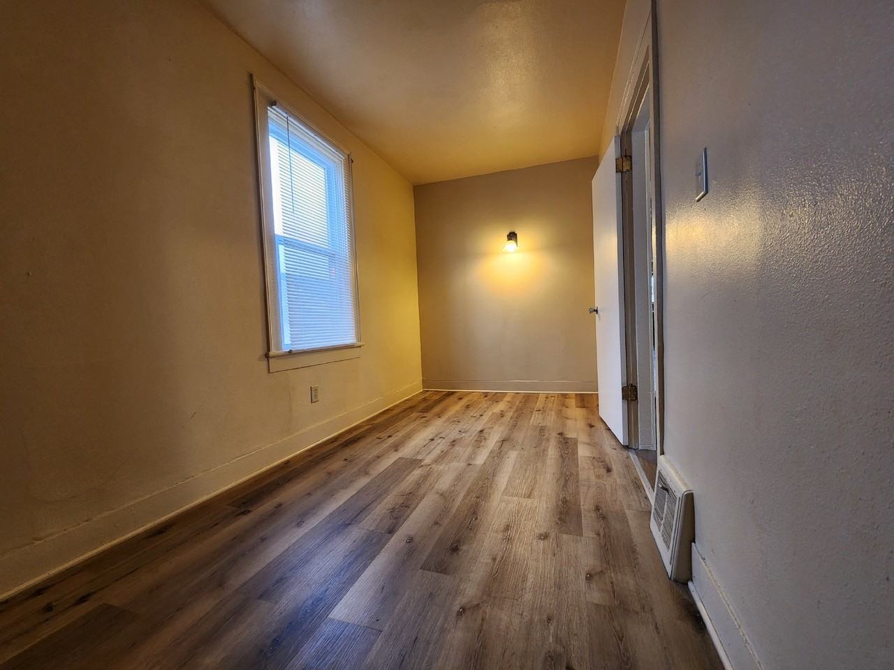 310 W 7th Ave - Photo 5 of 17