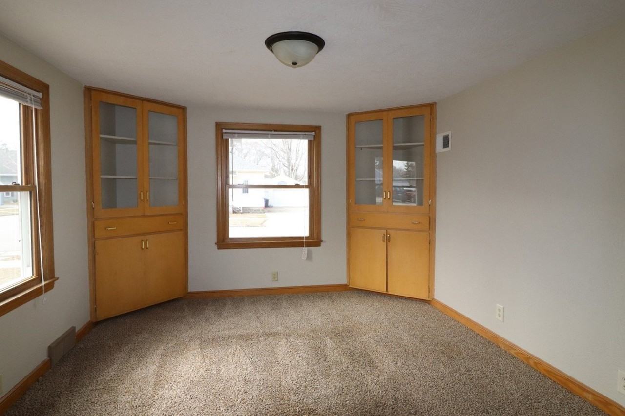 124 W Marquette St - Photo 5 of 32