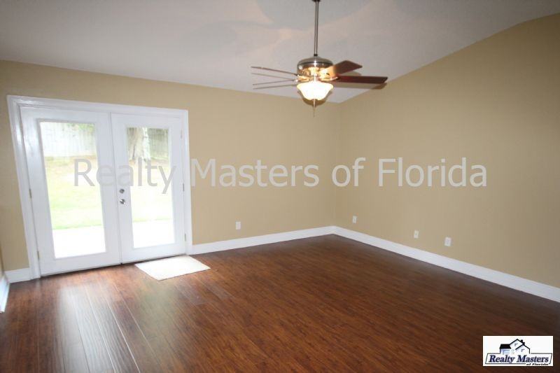 1449 Longbranch Dr - Photo 3 of 15